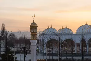Мечеть «Гордость мусульман» в городе Шали &copy;&nbsp;Фото Елены Синеок, Юга.ру