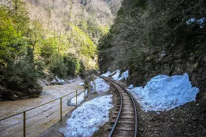 За снегом на Volkswagen Teramont. Гуамское ущелье &copy;&nbsp;Фото Елены Синеок, Юга.ру