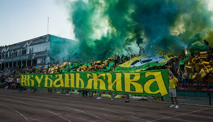 Болельщики на матче между «Кубанью» и «Абинском» &copy;&nbsp;Фото Елены Синеок, Юга.ру