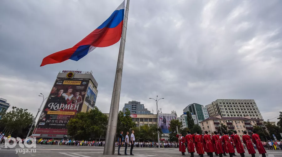 День государственного флага в Краснодаре  &copy;&nbsp;Елена Синеок, ЮГА.ру