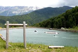 Верхнее озеро на курорте &laquo;Роза Хутор&raquo; &copy;&nbsp;Фото Марины Солошко, Юга.ру