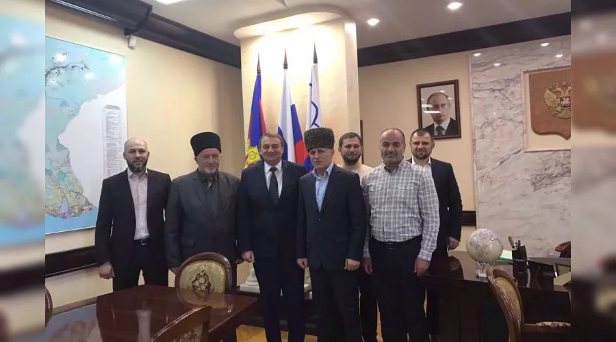 Встреча представителей ДУМ Адыгеи и Краснодарского края с главой Сочи Анатолием Пахомовым &copy;&nbsp;Фото пресс-службы Духовного управления мусульман Республики Адыгея и Краснодарского края