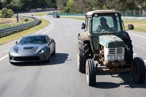 трактор &copy;&nbsp;Изображение сгенерировано нейросетью Gigachat