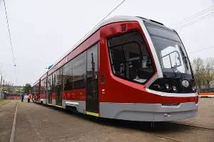 Новый трехсекционный трамвай "Витязь"  &copy;&nbsp;Елена Синеок, ЮГА.ру