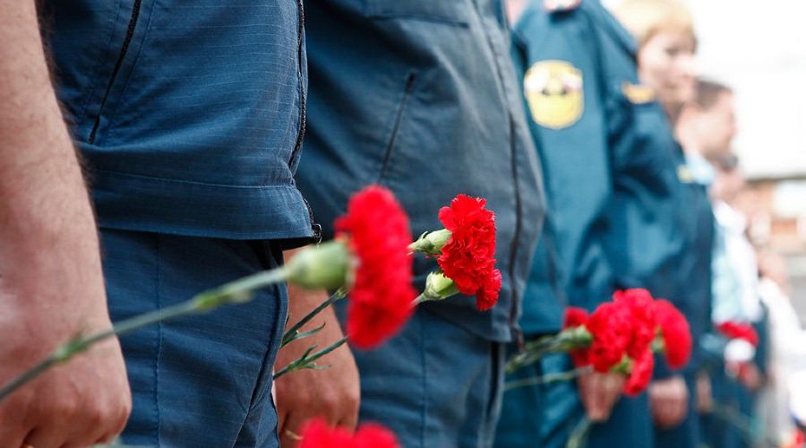 Открытие памятника в честь пожарных, погибших при исполнении &copy;&nbsp;Влад Александров. ЮГА.ру