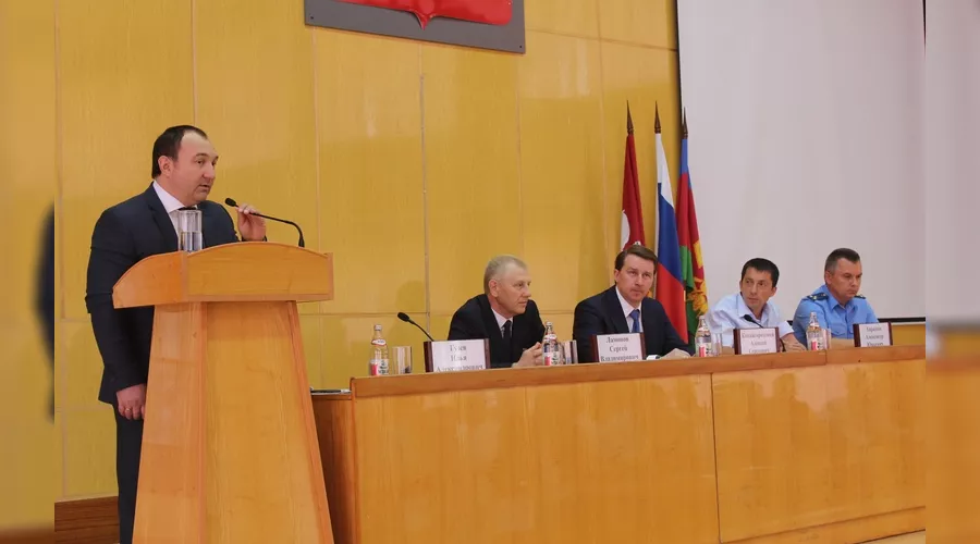 Илья Гузев (слева) &copy;&nbsp;Фото пресс-службы администрации Кущевского района