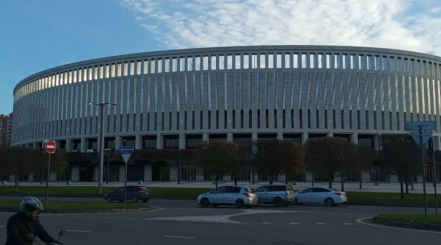 Праздничная иллюминация на фасаде стадиона «Краснодар» &copy;&nbsp;Андрей Малеваный Юга.ру