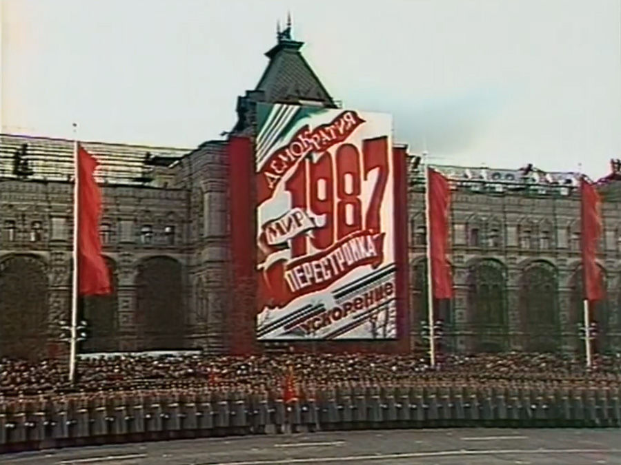 Празднование годовщины Октябрьской революции, Москва, 7 ноября 1987 года © Кадр из видео канала «Библиотека Дульдурга» на youtube.com