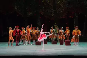 Сцена из спектакля «Чиполлино». Редисочка — Мария Мишина &copy;&nbsp;Фото Павла Рычкова, архив Большого театра