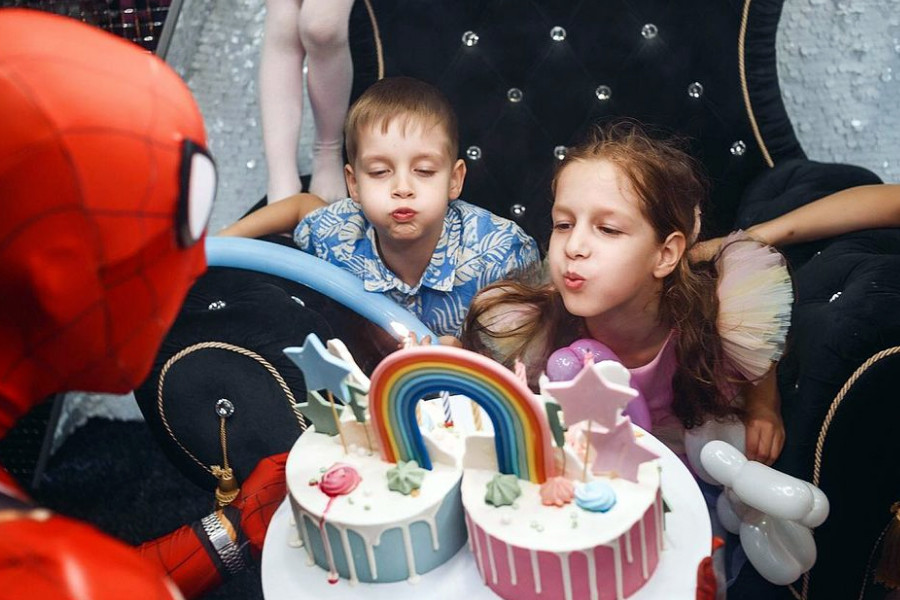 Океанариум краснодар галактика. Х. Парк галицкого в краснодаре зима 2020. Новогодняя ярмарка краснодар 2020. Дети катаются на kiiiжа.