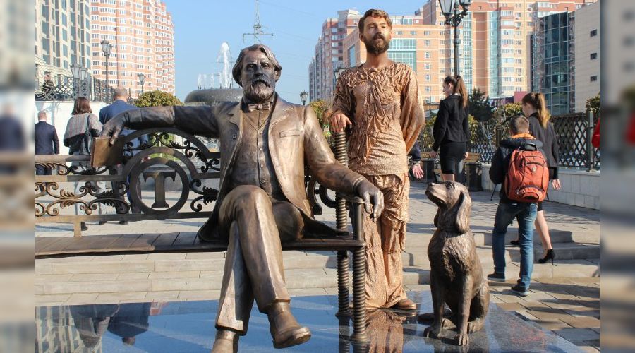 Памятник Ивану Тургеневу в Краснодаре © Фото пресс-службы администрации Краснодара