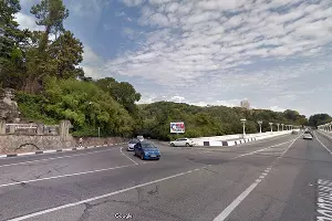 Пересечение Аллеи Челтенхема с автодорогой «Сочи – Хоста» &copy;&nbsp;Скриншот сайта Google.com/maps