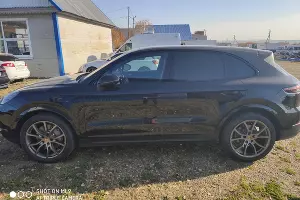 Изъятый следователем СКР автомобиль Porsche Cayenne S &copy;&nbsp;Фото пресс-службы СУ СК РФ по Ставропольскому краю