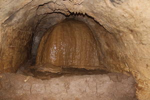 Гигантский сталогнат, перекрывающий центральную галерею пещеры © Фото пресс-службы Сочинского национального парка