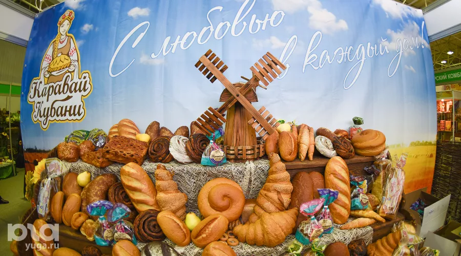 ТД "Каравай Кубани" на выставке "Кубаньпродэкспо-2015" &copy;&nbsp;Елена Синеок, ЮГА.ру