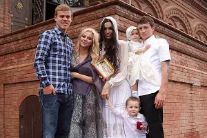 Александр Кокорин, Дарья Валитова, Алана, Павел, Алекс и Алиса Мамаевы &copy;&nbsp;Фото из аккаунта www.instagram.com/dariavalitova