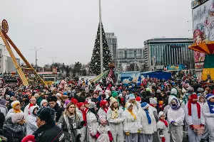 Открытие главной городской елки и парад Дедов Морозов в Краснодаре &copy;&nbsp;Фото Юга.ру