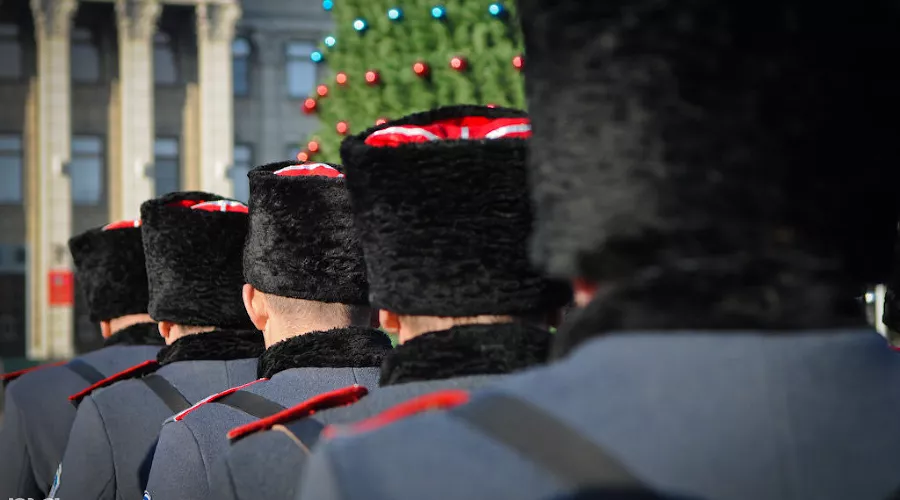 В Краснодаре состоялся смотр казаков, которые будут нести патрульную службу в Сочи во время Олимпиады &copy;&nbsp;Елена Синеок, ЮГА.ру