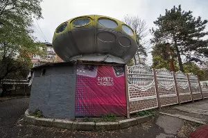 Бывшее кафе &laquo;Спутник&raquo;, Краснодар, улица Атарбекова, 2020 год &copy;&nbsp;Фото Елены Синеок, Юга.ру