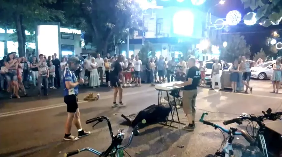 Выступление Эдуарда Бахчисарайцева &copy;&nbsp;Кадр из видео youtu.be/1UtkZPjKMkU