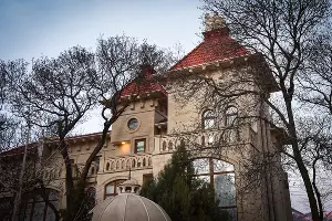 Культурный центр "Старый парк" в п.Кабардинка &copy;&nbsp;Елена Синеок, ЮГА.ру