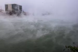 Туман в парке «Солнечный остров» &copy;&nbsp;Фото Елены Синеок, Юга.ру