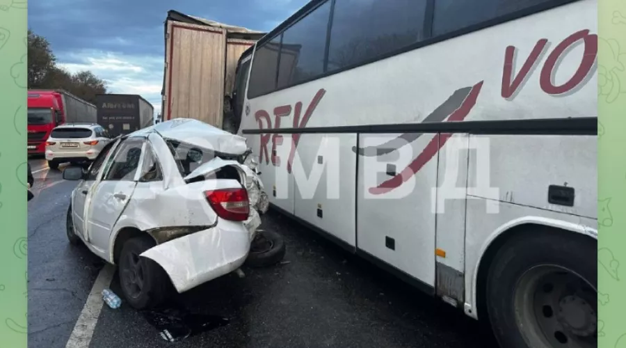 Последствия ДТП на трассе Е-50 6 ноября 2023 г. &copy;&nbsp;Скриншот публикации в телеграм-канале &laquo;23 МВД&raquo;, T.me/mvd_23