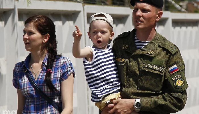 Акция "Военная служба по контракту в Вооруженных силах РФ – твой выбор!"  &copy;&nbsp;Влад Александров, ЮГА.ру