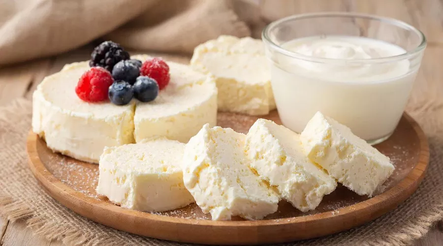 творог и йогурт &copy;&nbsp;Изображение сгенерировано нейросетью Gigachat
