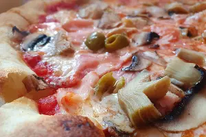 Пицца &laquo;4 стагиони&raquo; в &laquo;Антонио&raquo; &copy;&nbsp;Фото Марины Солошко, Юга.ру