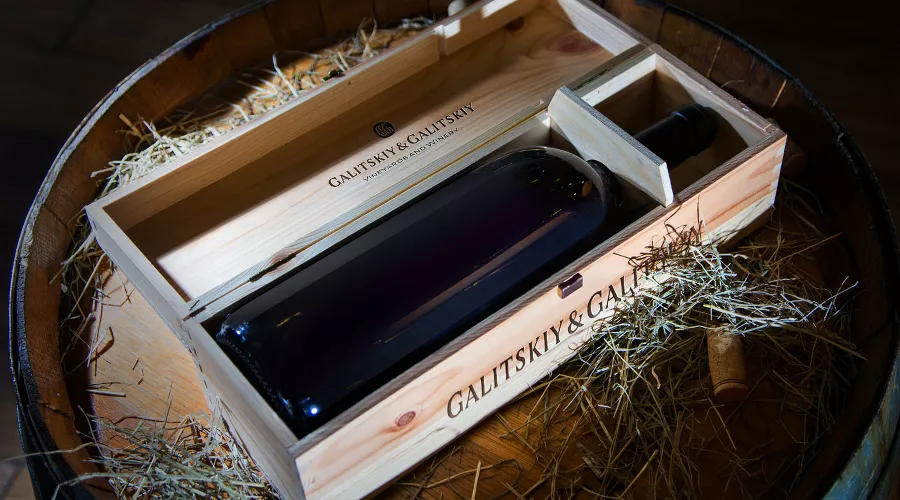 Артемий Лебедев разработал логотип винодельни «Галицкий и Галицкий» &copy;&nbsp;Фото с сайта artlebedev.ru/gng/