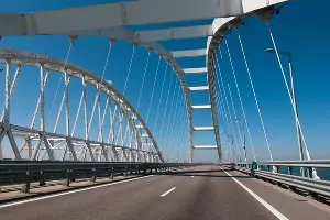 Крымский мост &copy;&nbsp;Фото Елены Синеок, Юга.ру