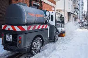 Уборка снега в Краснодаре &copy;&nbsp;Фото Елены Синеок, Юга.ру