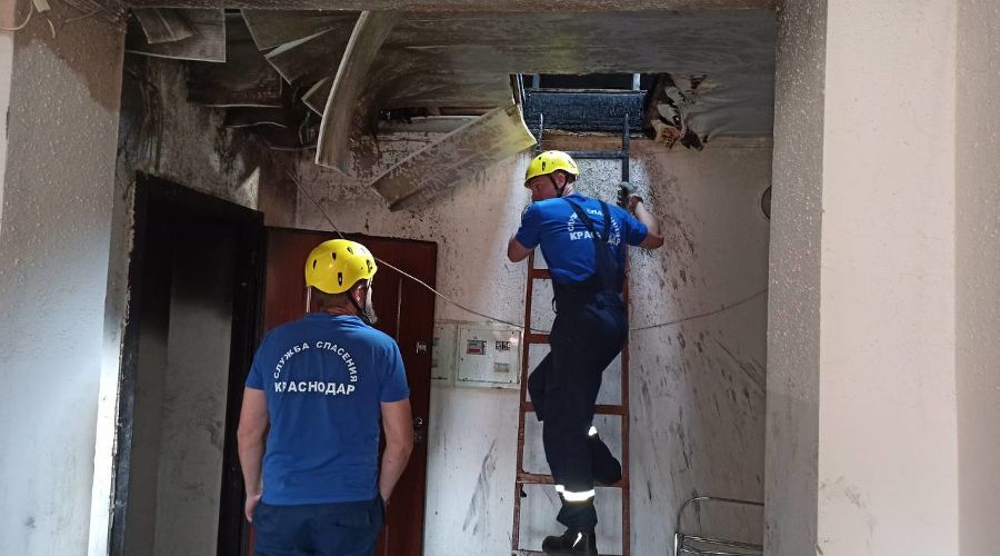 © Фото пресс-службы администрации Краснодара https://krd.ru/novosti/glavnye-novosti/v-dome-po-ul-angarskoy-prosushivayut-postradavshie-posle-pozhara-na-mansarde-kvartiry/
