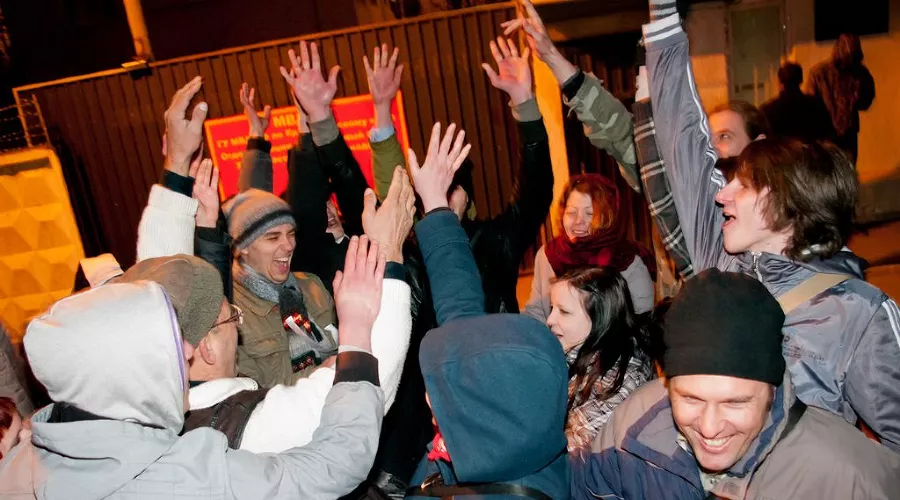 Флешмоб "Белая лента" у ворот РОВД Центрального округа Краснодара &copy;&nbsp;Владислав Щеколдин