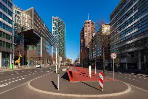 Потсдамская площадь в центре Берлина во время карантина &copy;&nbsp;Фото Ralf Roletschek с сайта commons.wikimedia.org