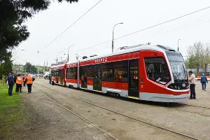Новый трехсекционный трамвай "Витязь"  &copy;&nbsp;Елена Синеок, ЮГА.ру