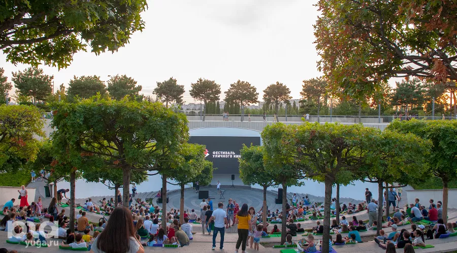 Кинопоказ в амфитеатре парка «Краснодар» &copy;&nbsp;Фото Дмитрия Пославского, Юга.ру
