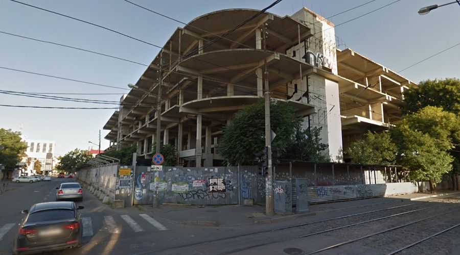 Долгострой на пересечении улиц Карасунской и Коммунаров в Краснодаре &copy;&nbsp;Скриншот панорамы карт &laquo;Google&raquo;, google.ru/maps