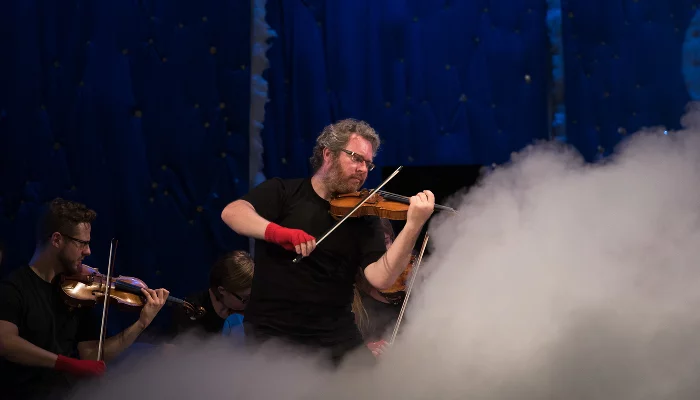 Спектакль Славы Полунина и Гидона Кремера "Снежная симфония" в Сочи  &copy;&nbsp;Нина Зотина, ЮГА.ру