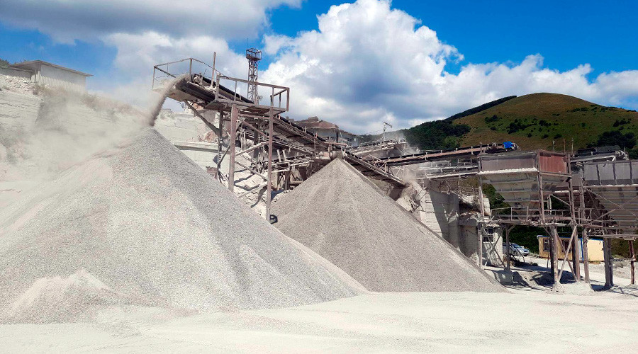 агмк цементный завод. техника по добыче известняка. цемент завод город яван. цементный завод в думиничах. добыча цемента.