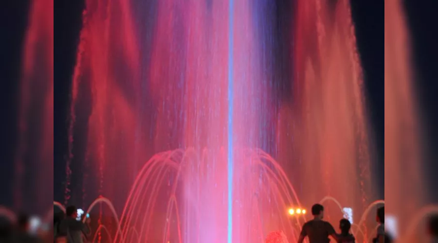 Запуск фонтанов в Краснодаре &copy;&nbsp;Елена Синеок, ЮГА.ру