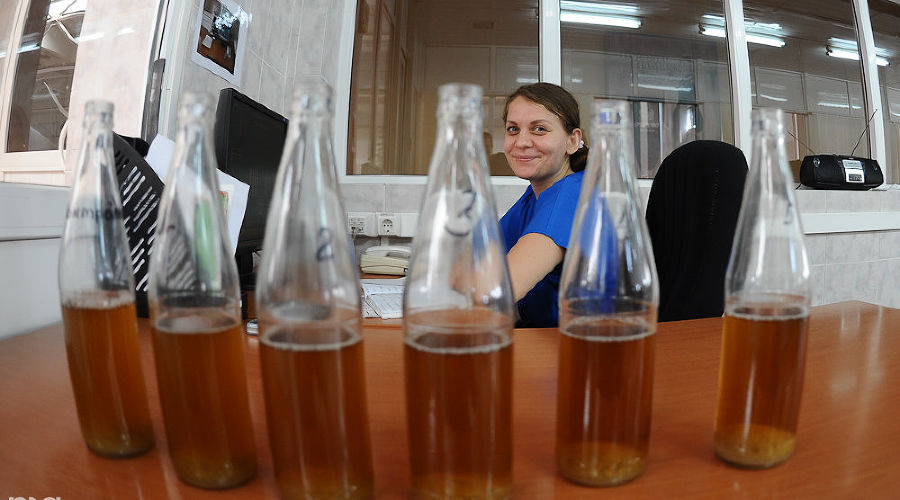 Образцы пивоваренного сусла для контроля качества в процессе его варки © Михаил Ступин, ЮГА.ру