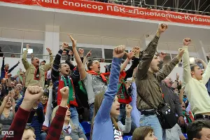 Фанаты ПБК "Локомотив-Кубань" &copy;&nbsp;Елена Синеок. ЮГА.ру