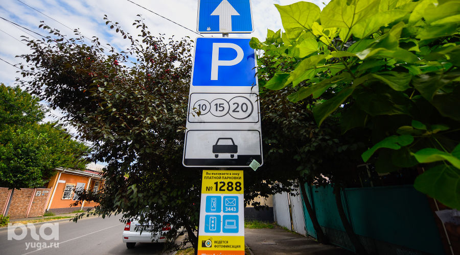 Парковка  © Фото Елены Синеок, Юга.ру