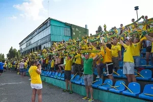 Болельщики на матче между &laquo;Кубанью&raquo; и &laquo;Абинском&raquo; &copy;&nbsp;Фото Елены Синеок, Юга.ру