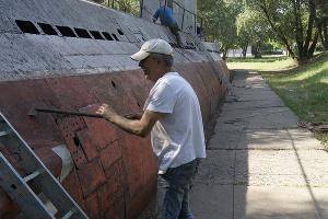 Краснодарские моряки приводят в порядок ПЛ М-261 © Фото предоставлено Александром Кавуном