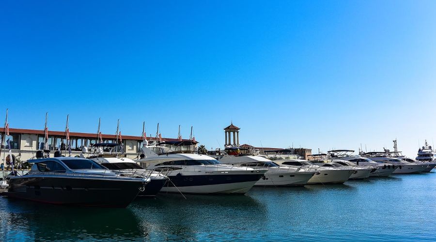 Морской порт Сочи © Фото Victoria Balabanova, freepik.com