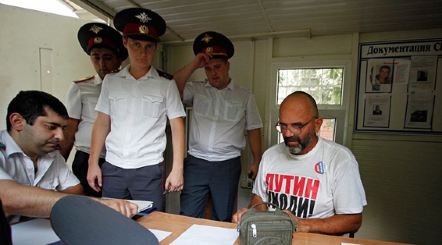 Задержание оппозиционеров в День России © Влад Александров. ЮГА.ру