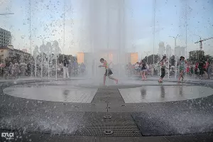 Запуск фонтанов в Краснодаре &copy;&nbsp;Елена Синеок, ЮГА.ру